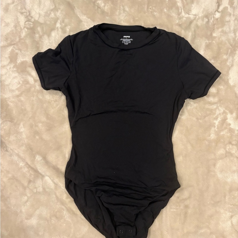 SKIMS Classic Black Top